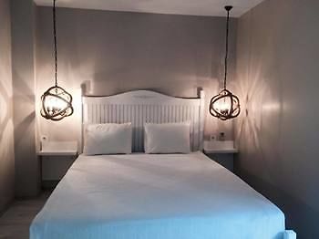 Erythros Boutique Hotel Ildir ภายนอก รูปภาพ