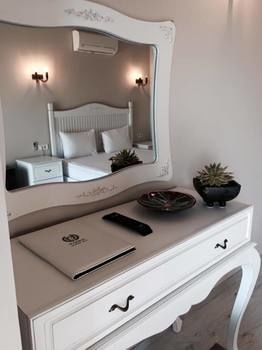 Erythros Boutique Hotel Ildir ภายนอก รูปภาพ